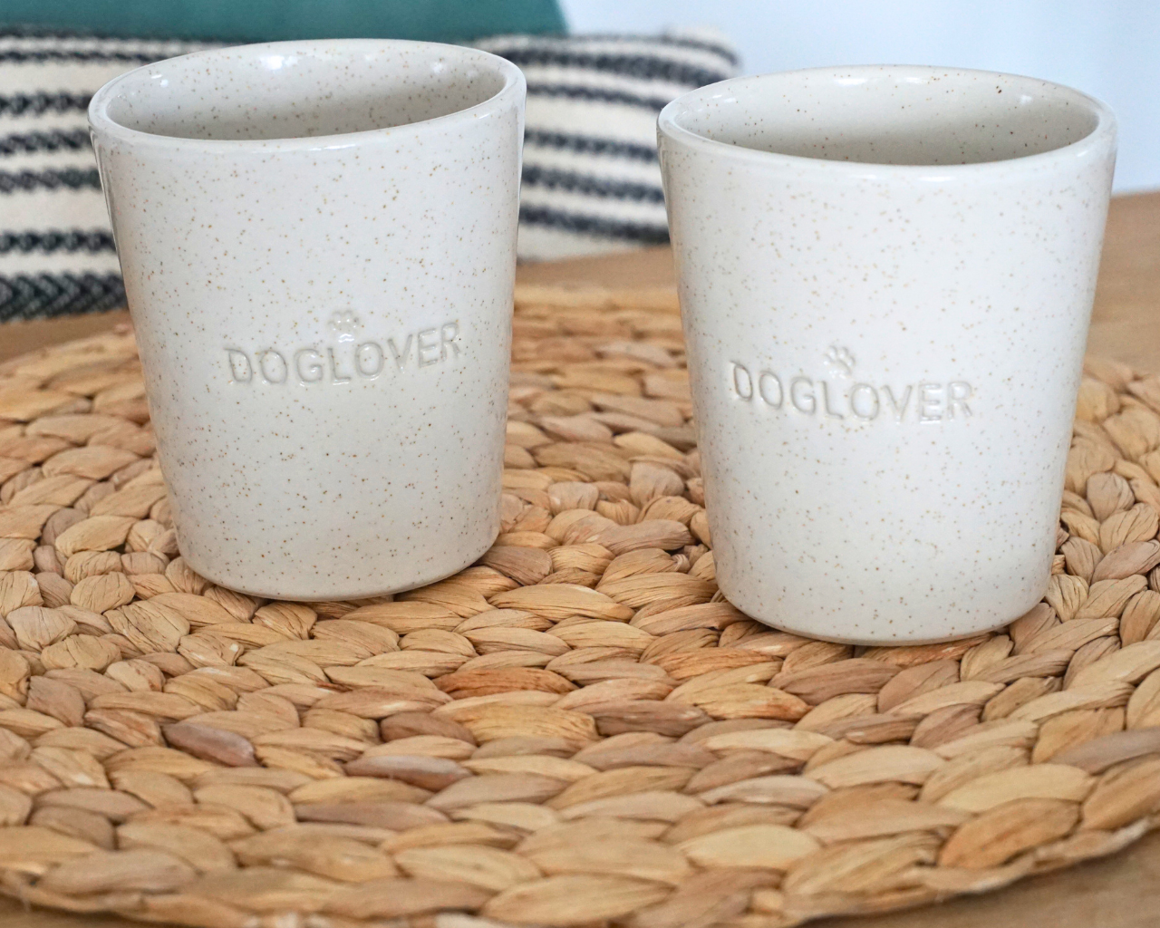 Becher "Doglover" in beige-gesprenkelt