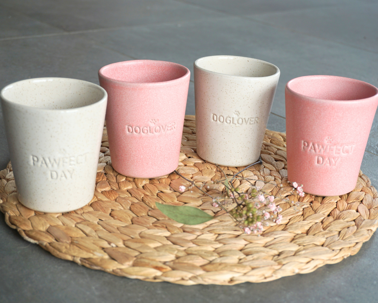 Becher "Doglover" in beige-gesprenkelt