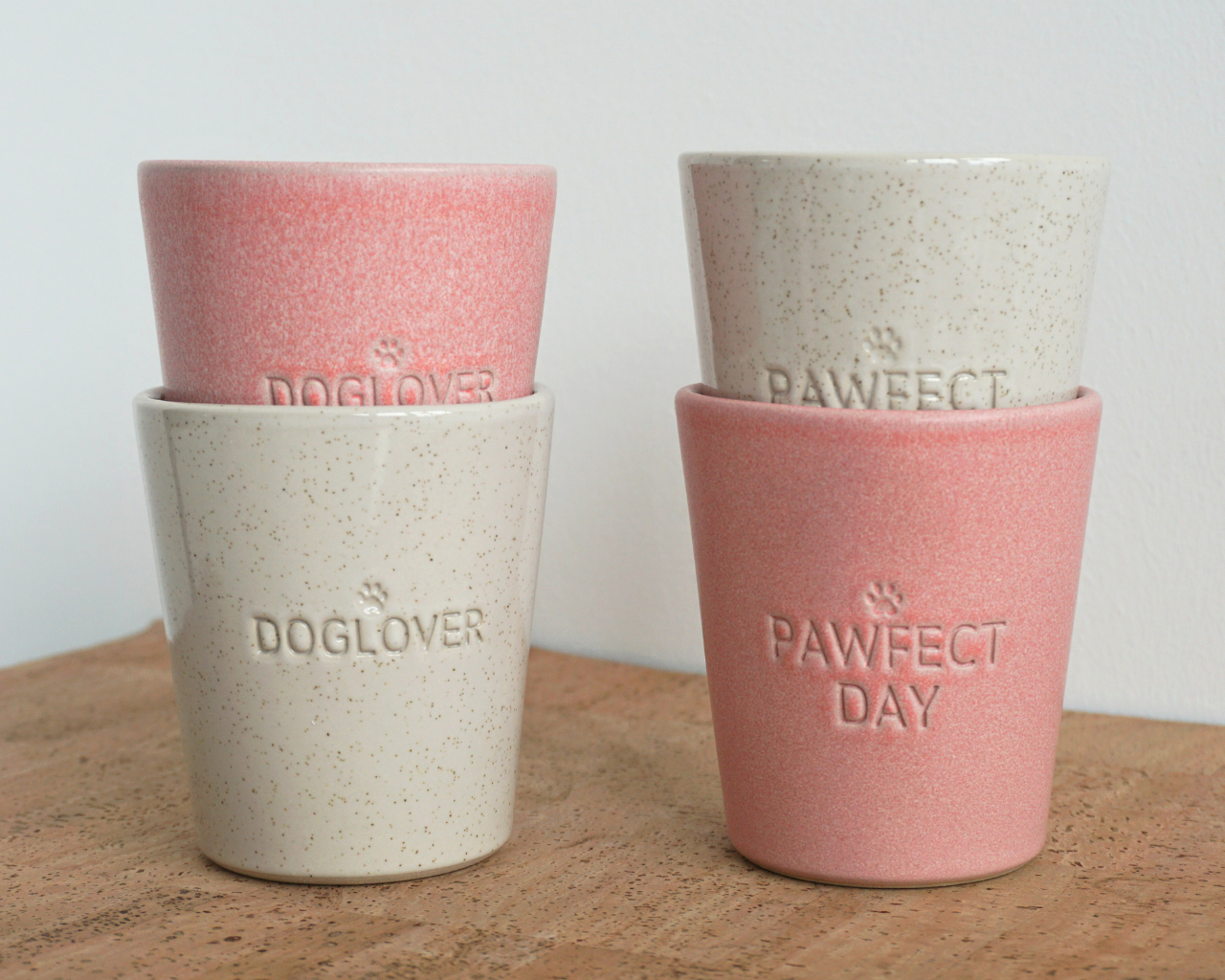 Becher "Doglover" in beige-gesprenkelt